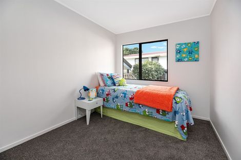 Photo of property in 2/24 Bernina Place, Weymouth, Auckland, 2103
