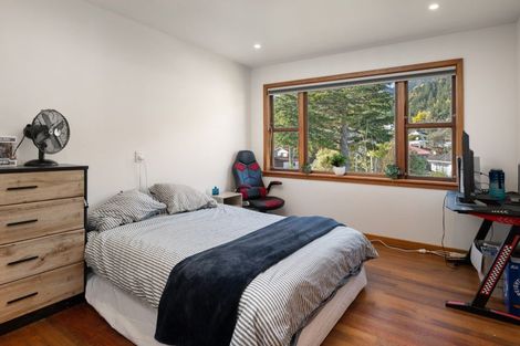 Photo of property in 76 Hampden Street, Picton, 7220