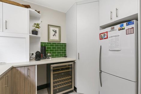 Photo of property in Landscape Apartments, 123-125 Austin Street, Mount Victoria, Wellington, 6011