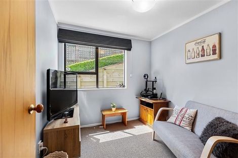 Photo of property in 32b Sailmaker Close, Whitby, Porirua, 5024