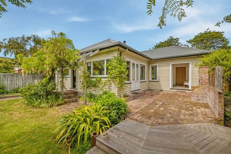 Photo of property in 31 Taupata Street, Redcliffs, Christchurch, 8081