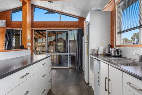 Photo of property in 24 Rata Avenue, Edgecumbe, 3120