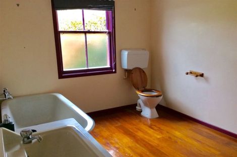 Photo of property in 6 Paraekaretu Street, Hunterville, 4730