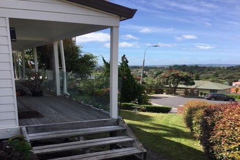 Photo of property in 15 Van Dyke Place, West Harbour, Auckland, 0618