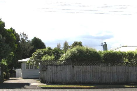 Photo of property in 31 Golf Road, New Lynn, Auckland, 0600