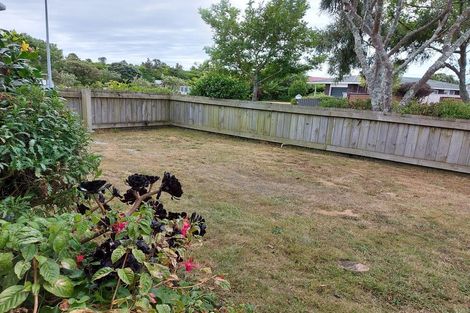 Photo of property in 18 Rewarewa Crescent, Waikanae, 5036