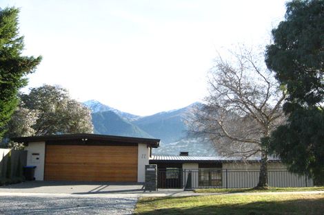 Photo of property in 22 Oregon Drive, Kelvin Heights, Queenstown, 9300