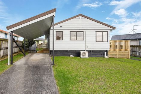 Photo of property in 2/24 Bernina Place, Weymouth, Auckland, 2103