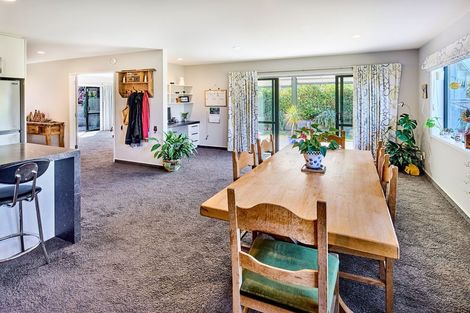 Photo of property in 6 Simpson Crescent, Raumati Beach, Paraparaumu, 5032