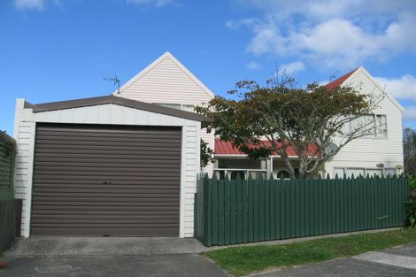 Photo of property in 77a Thurleigh Grove, Karori, Wellington, 6012