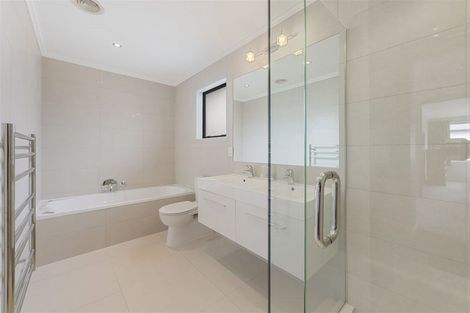 Photo of property in 22 Dawood Place, The Gardens, Auckland, 2105
