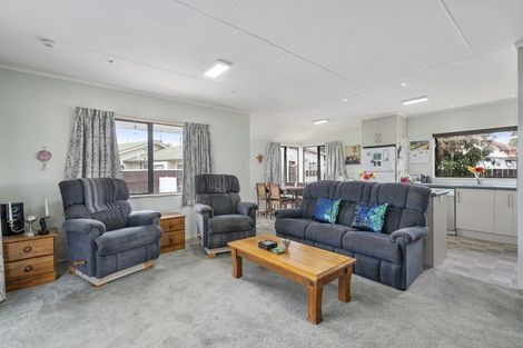 Photo of property in 37 Willowstream Grove, Cloverlea, Palmerston North, 4412