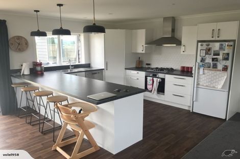 Photo of property in 38 Feist Street, Carterton, 5713