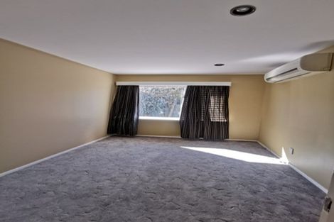 Photo of property in 17 Bateman Avenue, Bryndwr, Christchurch, 8053