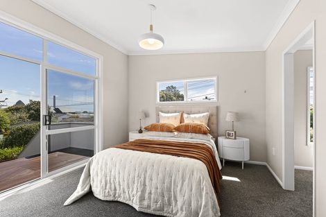 Photo of property in 27 Roy Terrace, Moturoa, New Plymouth, 4310