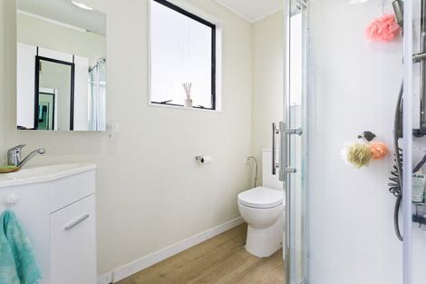 Photo of property in 2/35 Rollerson Street, Papakura, 2110