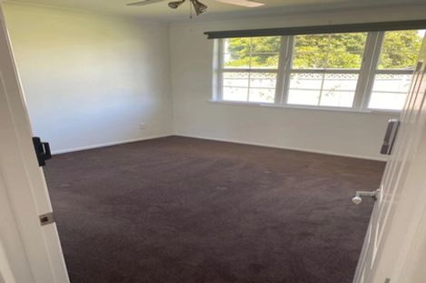 Photo of property in 27 Clinton Avenue, Te Atatu Peninsula, Auckland, 0610