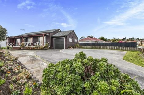 Photo of property in 17 Edgewater Drive, Pakuranga, Auckland, 2010