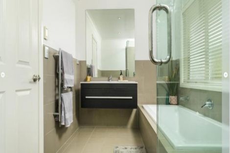 Photo of property in 2 Oscar Road, Greenhithe, Auckland, 0632