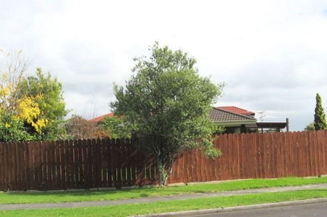 Photo of property in 1/5 Tomintoul Place, Highland Park, Auckland, 2010