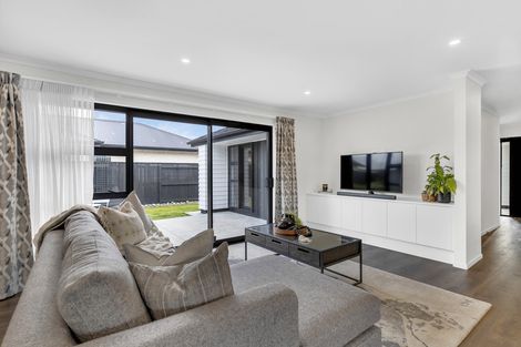 Photo of property in 15 Maple Grove, Kingston, Wellington, 6021