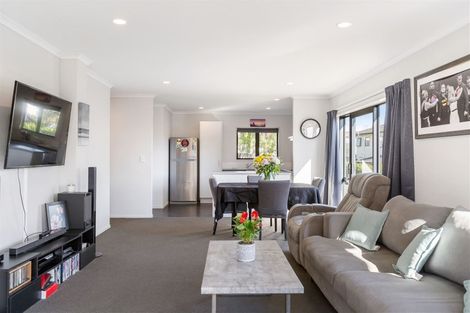 Photo of property in 68 Claverdon Drive, Massey, Auckland, 0614