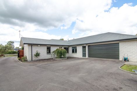 Photo of property in 23 Cashmere Drive, Fitzherbert, Palmerston North, 4410