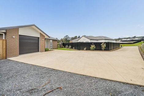 Photo of property in 15 Rewarewa Way, Timberlea, Upper Hutt, 5018