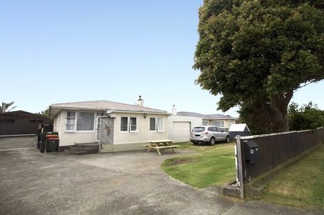 Photo of property in 15 Barrett Road, Whalers Gate, New Plymouth, 4310