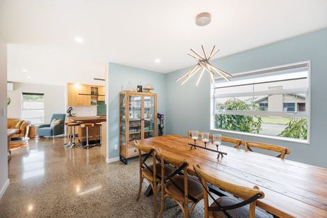 Photo of property in 2 Chestnut Close, Kelvin Grove, Palmerston North, 4414