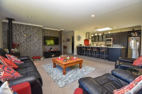 Photo of property in 5 Tararua Crescent, Carterton, 5713