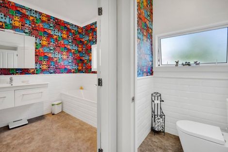 Photo of property in 30 Kahikatea Street, Inglewood, 4330