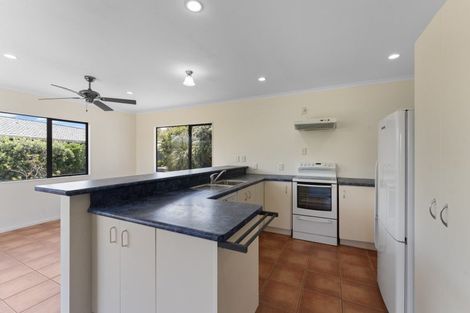 Photo of property in 9 Caughley Place, Otaki Beach, Otaki, 5512