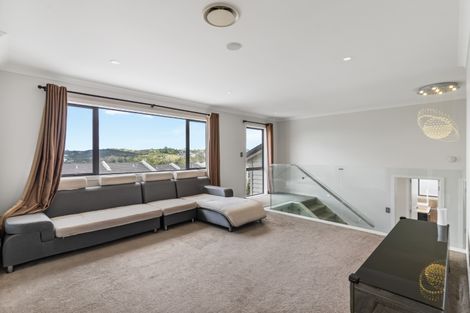 Photo of property in 101 Medallion Drive, Oteha, Auckland, 0632