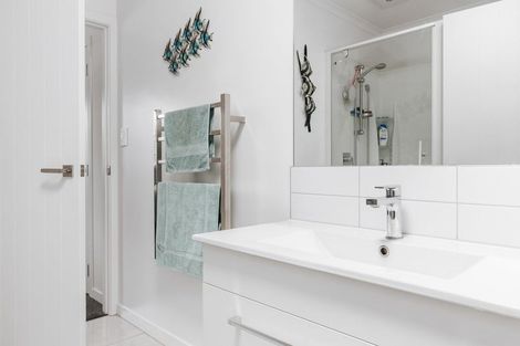 Photo of property in Waterview Estate, 30/4 Greystone Place, Omokoroa, 3114