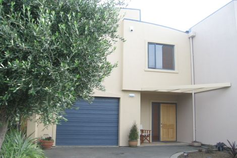 Photo of property in 16 Marina View, Paremata, Porirua, 5026
