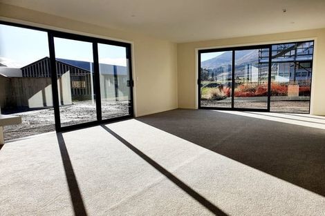 Photo of property in 10 Ward Street, Jacks Point, Queenstown, 9371