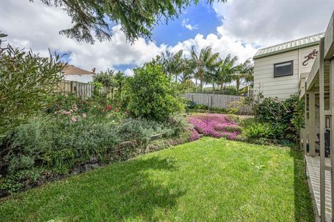 Photo of property in 38 Eugenia Rise, Totara Heights, Auckland, 2105