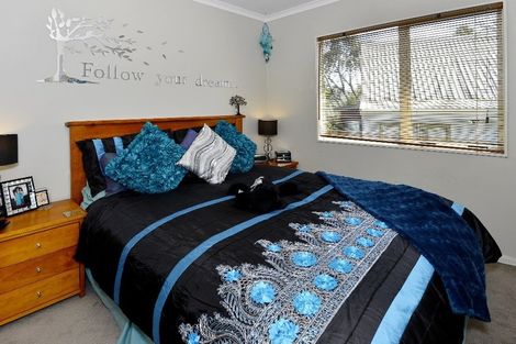 Photo of property in 966a East Coast Road, Northcross, Auckland, 0632