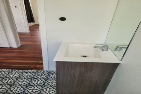 Photo of property in 1/98 Birkenhead Avenue, Birkenhead, Auckland, 0626