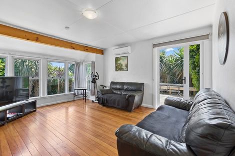 Photo of property in 9 Karaka Street, Merrilands, New Plymouth, 4312