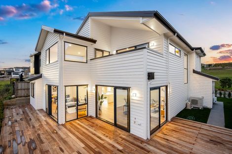 Photo of property in 15 Kumukumu Road, Long Bay, Auckland, 0630