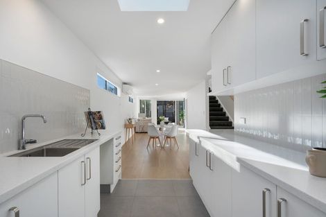 Photo of property in 2/204 Edgeware Road, Edgeware, Christchurch, 8013