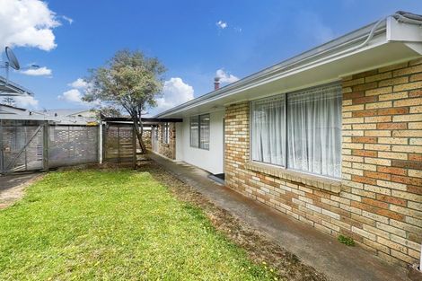 Photo of property in 2/117 Astley Avenue, New Lynn, Auckland, 0600