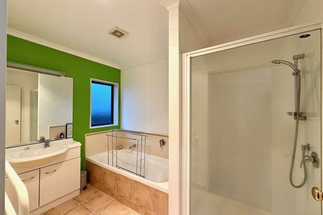 Photo of property in 30 Nuneaton Drive, Flat Bush, Auckland, 2019