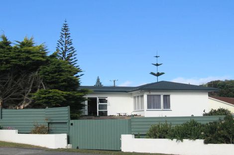 Photo of property in 35 Manuka Street, Otaki Beach, Otaki, 5512