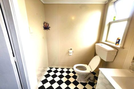 Photo of property in 2 Tawhiti Road, Hawera, 4610