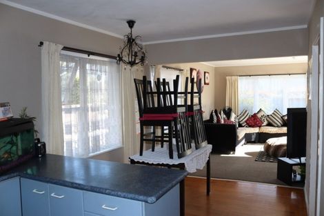 Photo of property in 8 Rollerson Street, Papakura, 2110