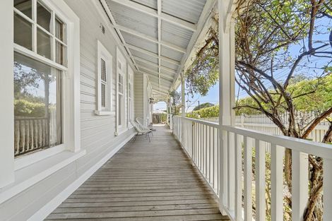 Photo of property in 62 Gilbert Street, New Plymouth, 4310
