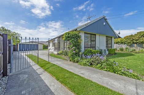 Photo of property in 33 Farquhars Road, Redwood, Christchurch, 8051